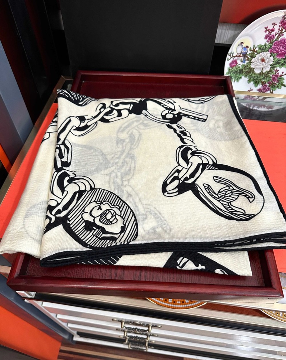 Chanel Chain‑Charm Print Large Square Scarf Cream Black Silk‑Cashmere - Picture 5 of 8